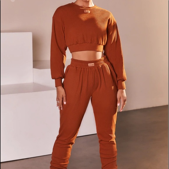 Oh Polly Other - Ribbed Full Length Cuffed Cropped Sweatsuit In Light Brown!!
